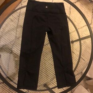 Lululemon black original material 3-4 with slits and ruchet size 4 excellent